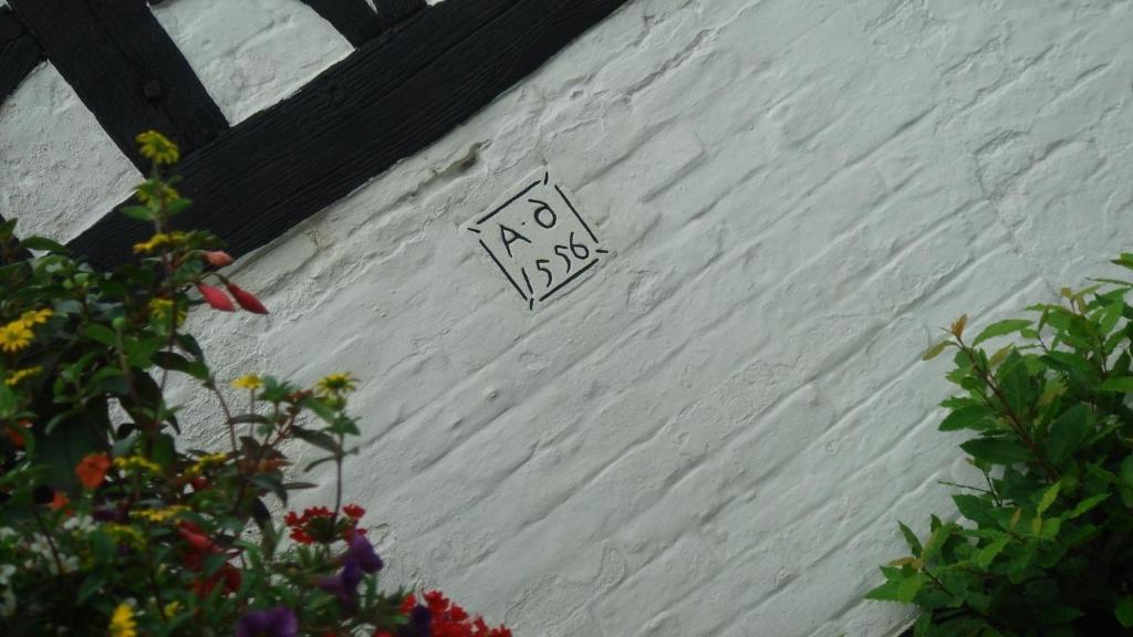 Deanwater Hotel Wilmslow Bagian luar foto