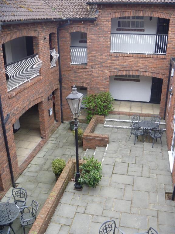 Deanwater Hotel Wilmslow Bagian luar foto