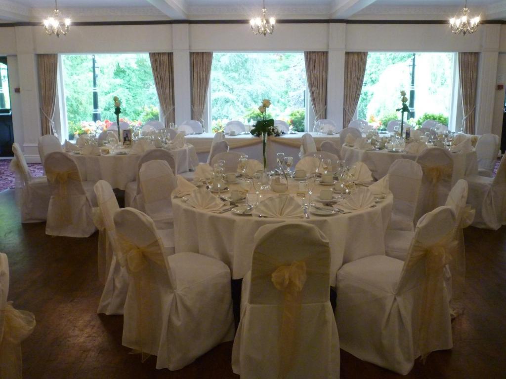 Deanwater Hotel Wilmslow Bagian luar foto
