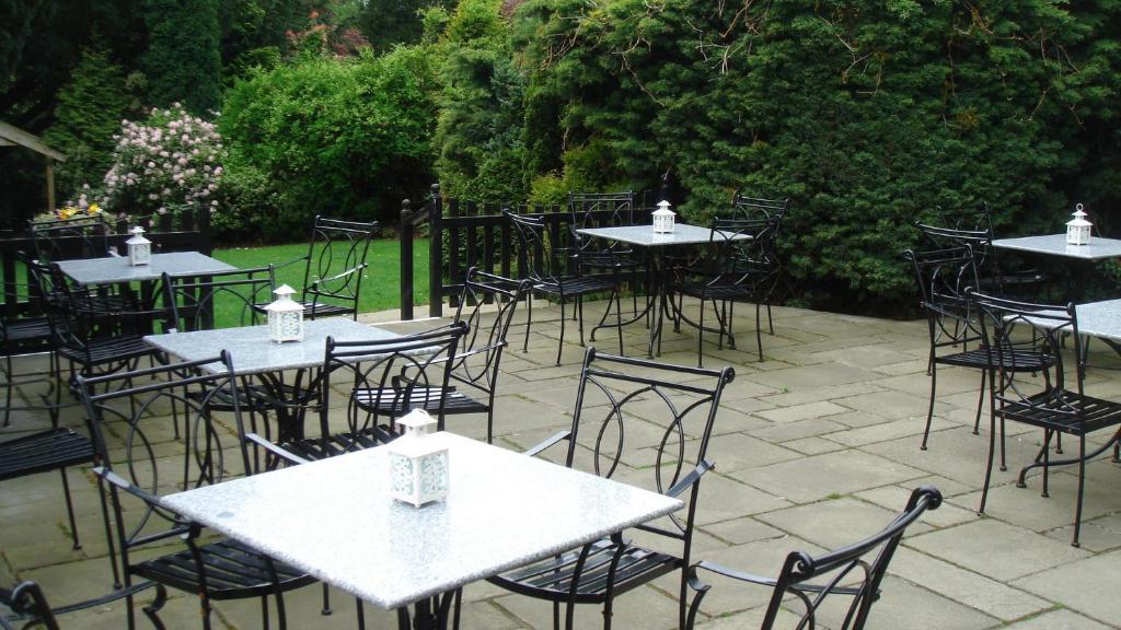 Deanwater Hotel Wilmslow Bagian luar foto