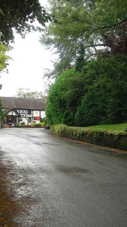 Deanwater Hotel Wilmslow Bagian luar foto